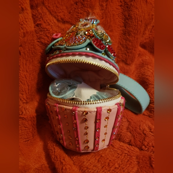 Crossbody - Picture 2 of 3